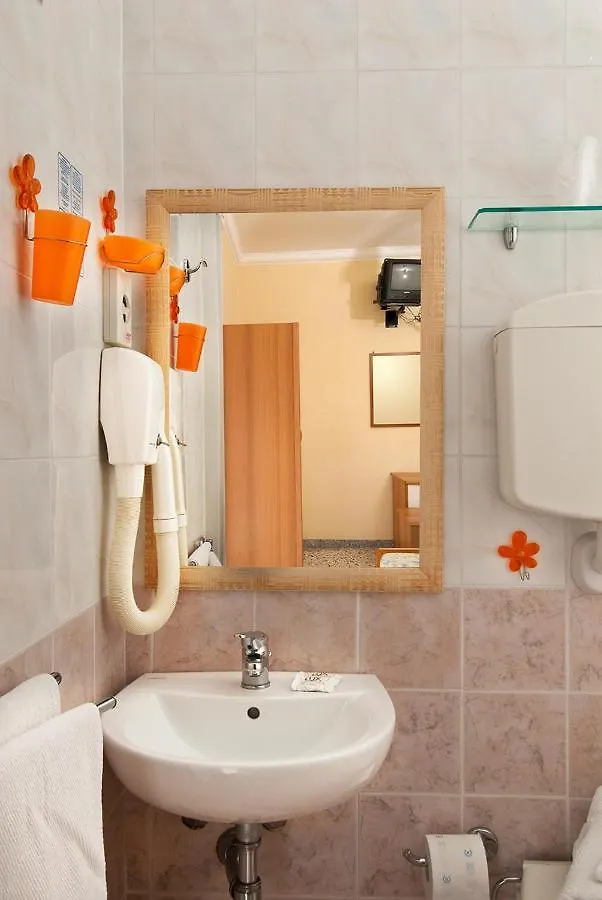 Hotel Grappoli Rimini 0*,  Italia